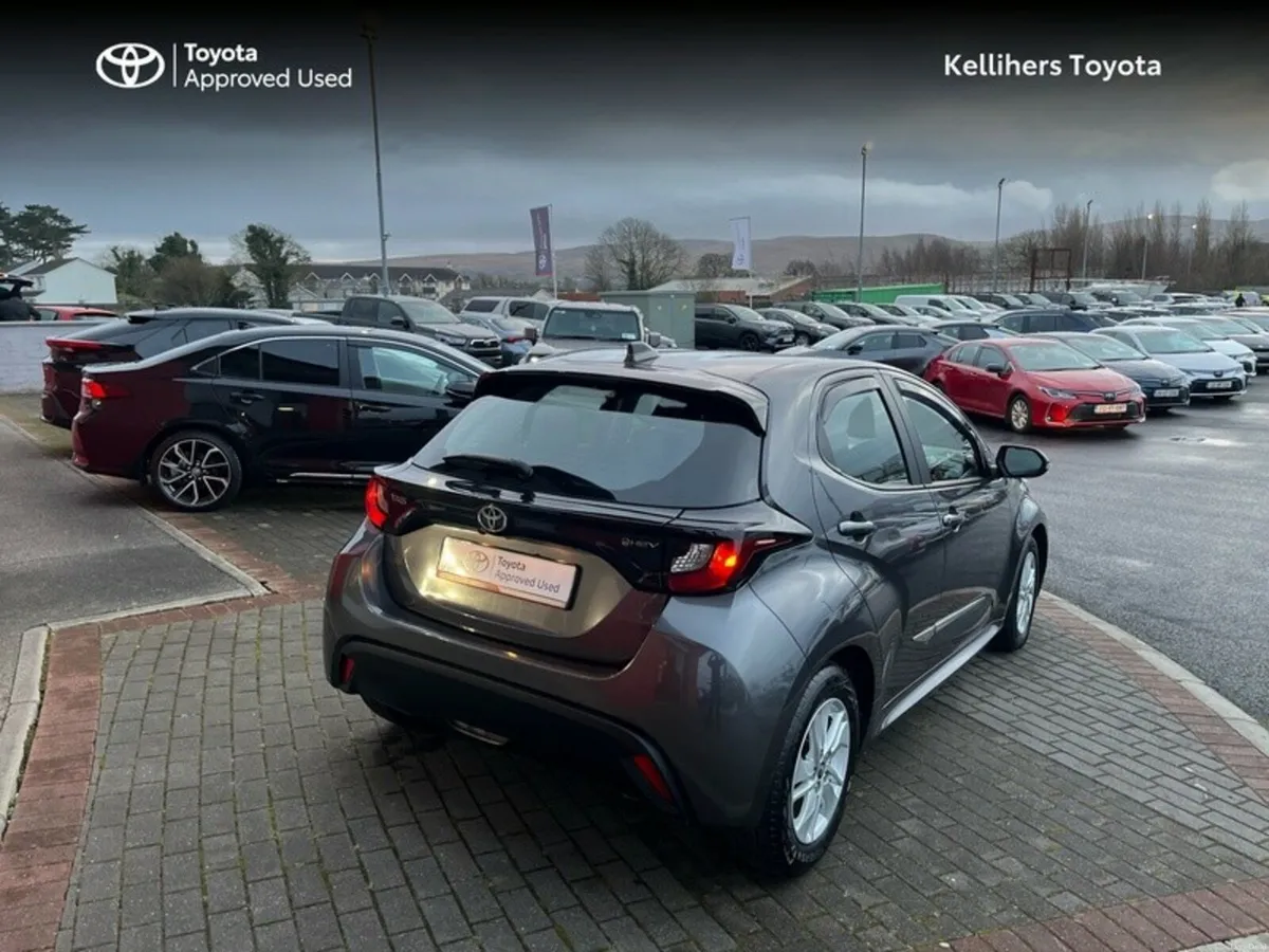 Toyota Yaris HYBRID ELECTRIC LUNA - Image 2