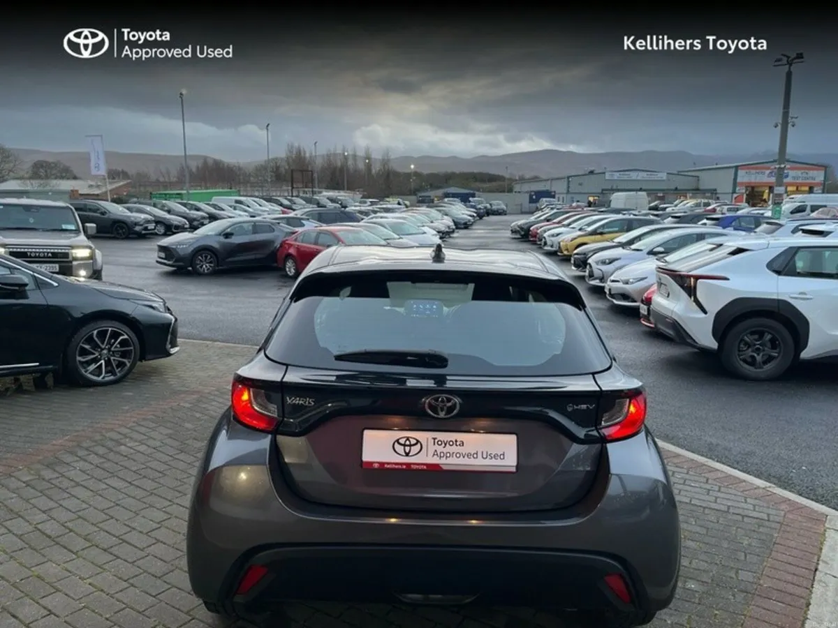 Toyota Yaris HYBRID ELECTRIC LUNA - Image 4