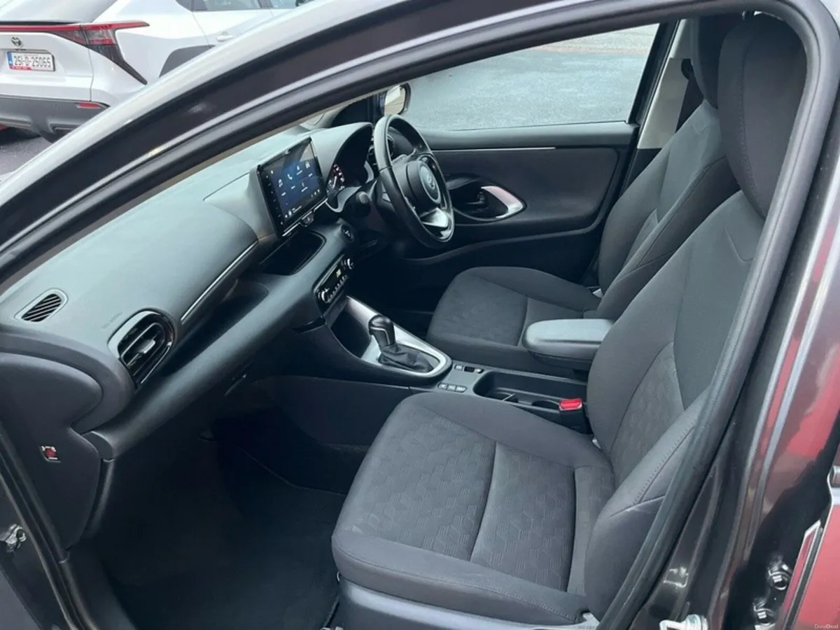Toyota Yaris HYBRID ELECTRIC LUNA - Image 6