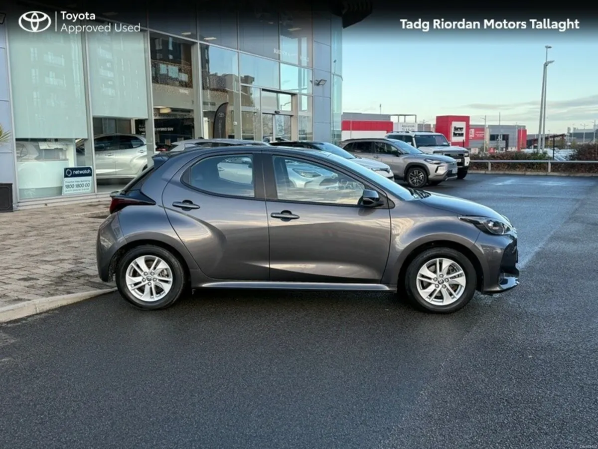 Toyota Yaris 1.5 HYBRID LUNA - Image 3