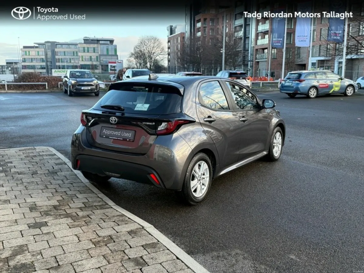 Toyota Yaris 1.5 HYBRID LUNA - Image 2