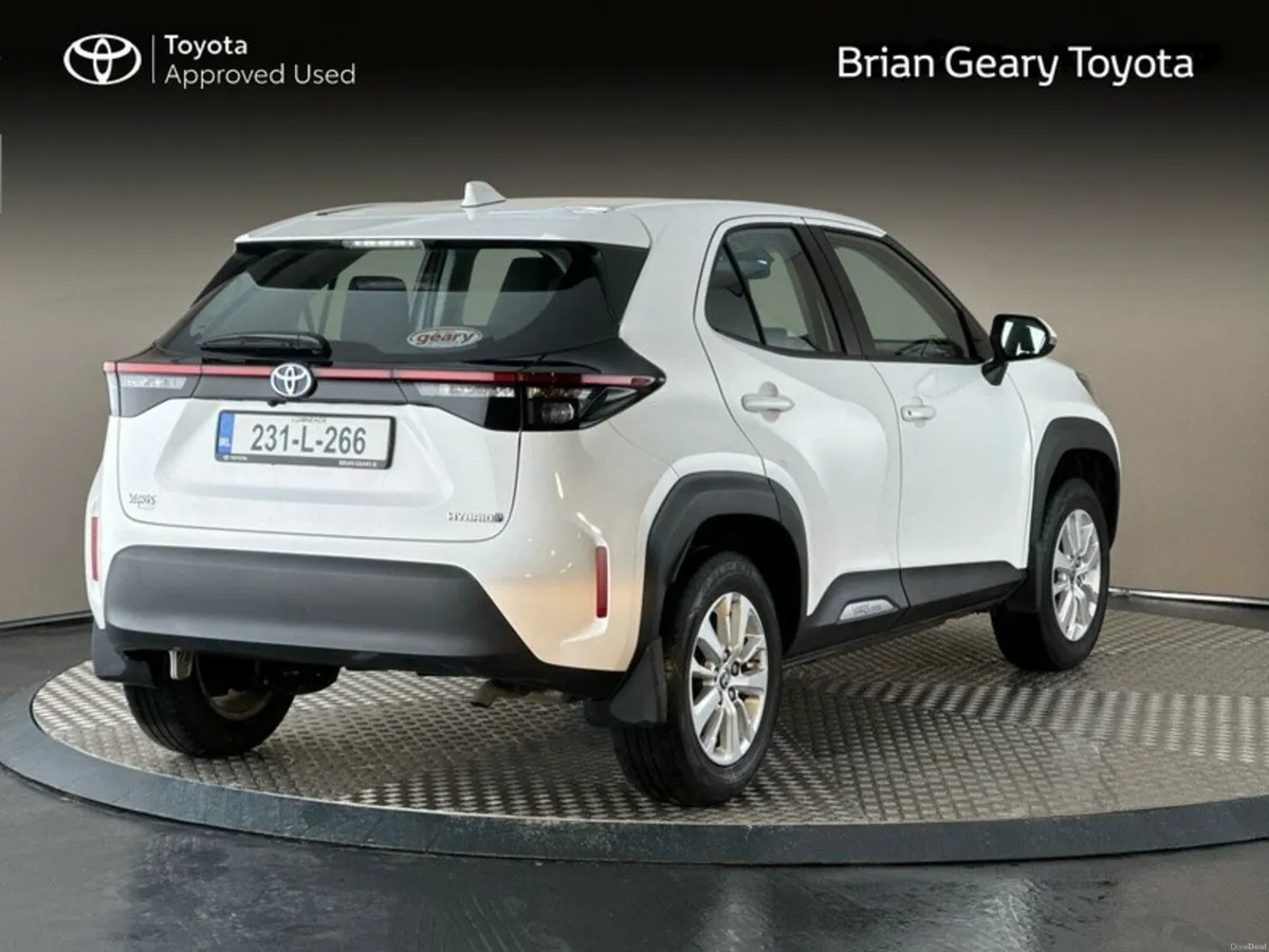 Toyota Yaris Cross HYBRID LUNA - Image 2