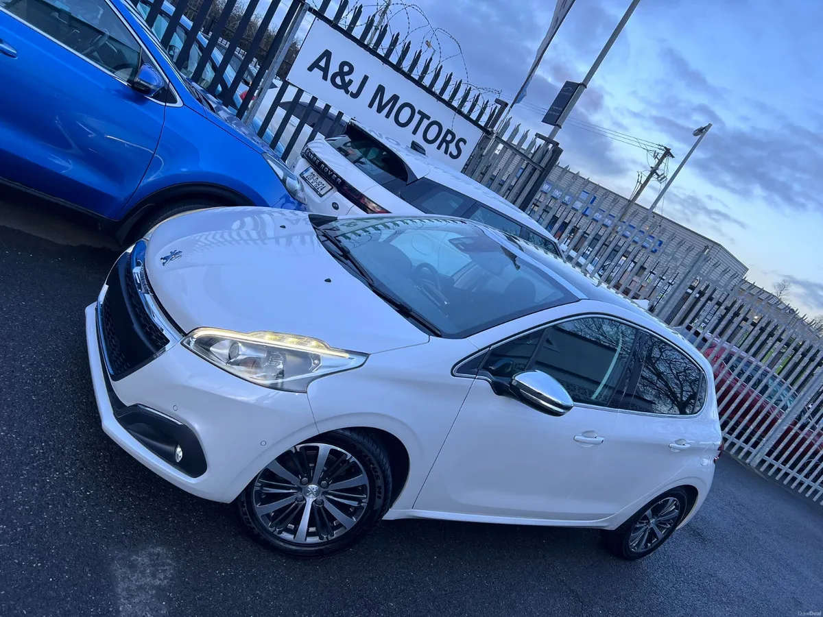 16 PEUGEOT 208 1.2 Auto Glass Roof - Image 2