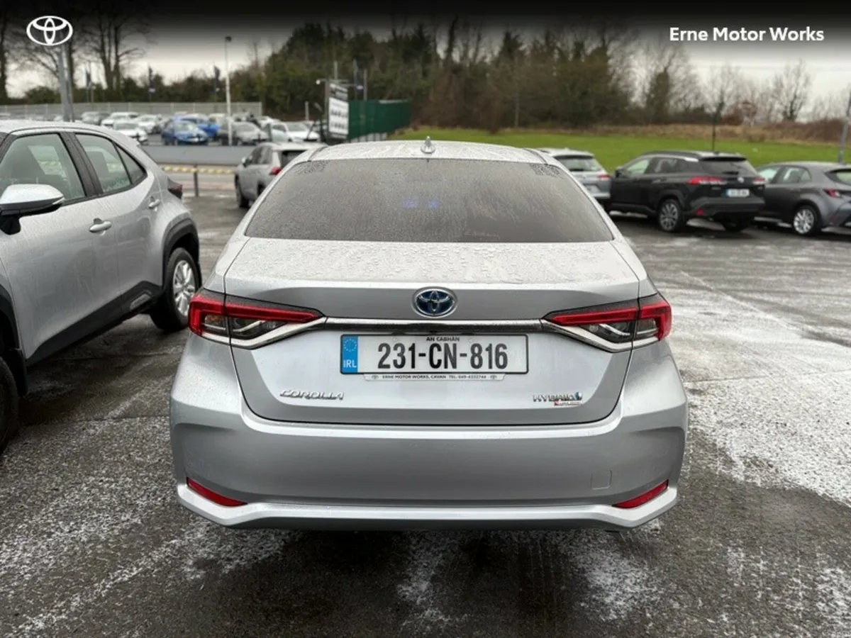 Toyota Corolla COROLLA HYB LUNA Sport SALOON - Image 4