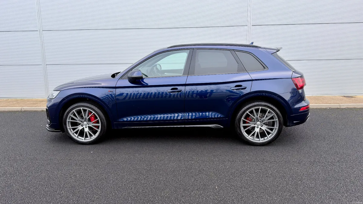 AUDI Q5 35 TDI S-Line Black Edition - Image 3
