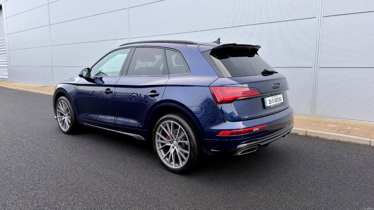AUDI Q5 35 TDI S-Line Black Edition - Image 4