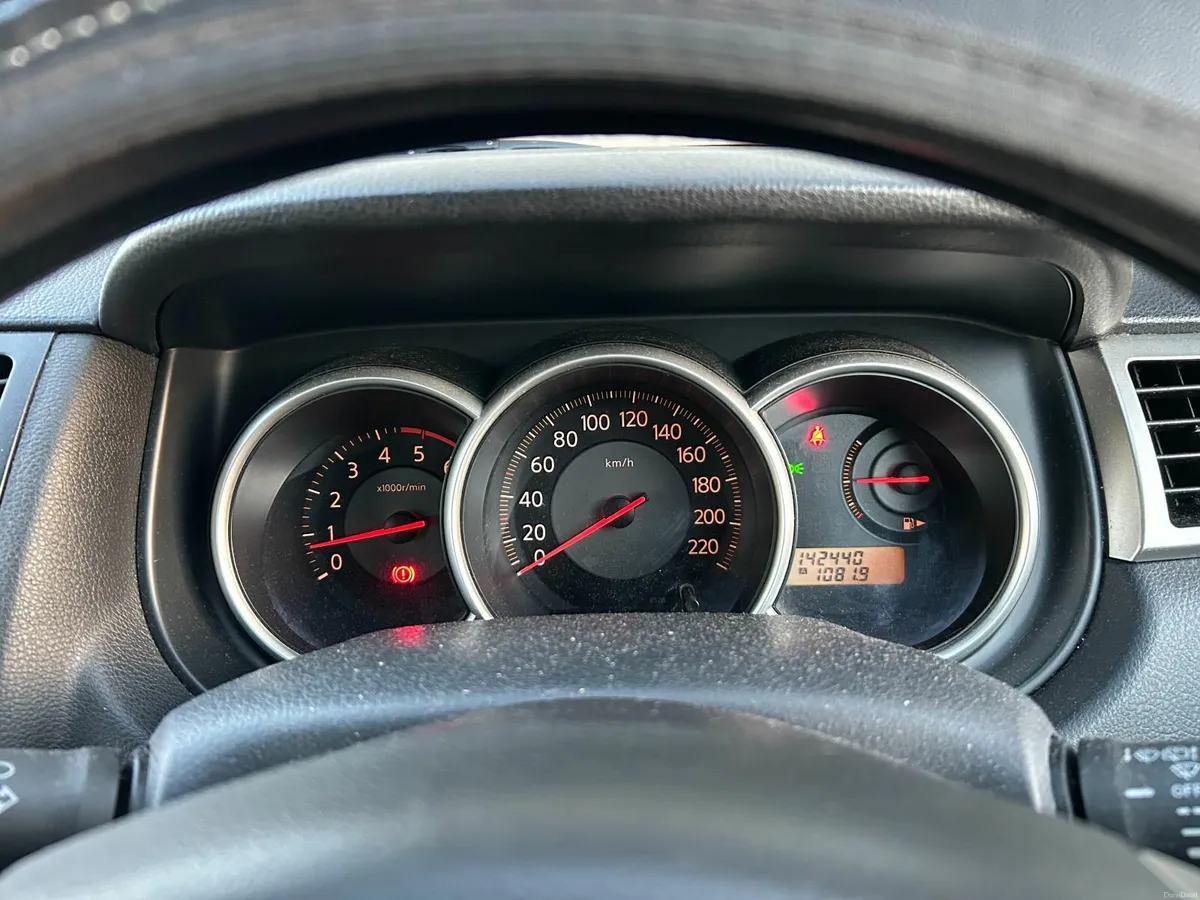 Nissan Tiida 2011 - Image 4