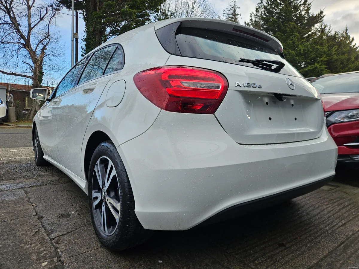 2017 MERCEDES A CLASS A180D SE 1.5D 110BHP MANUAL - Image 4