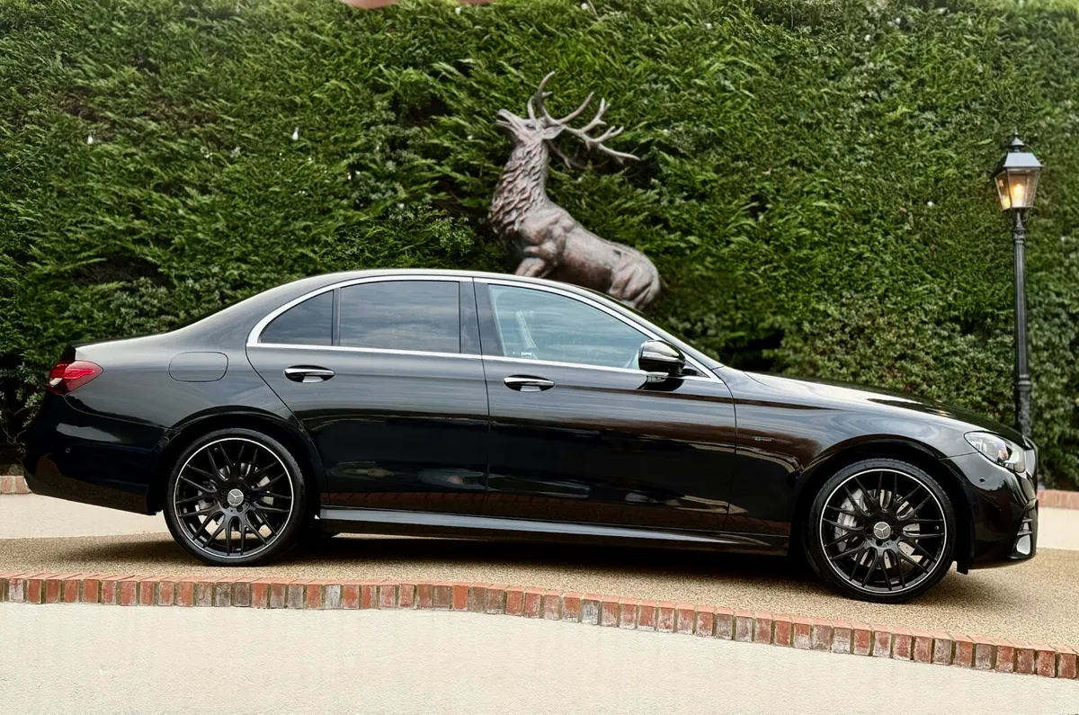Mercedes-Benz E-Class 300DE AMG PREMIUM - Image 3