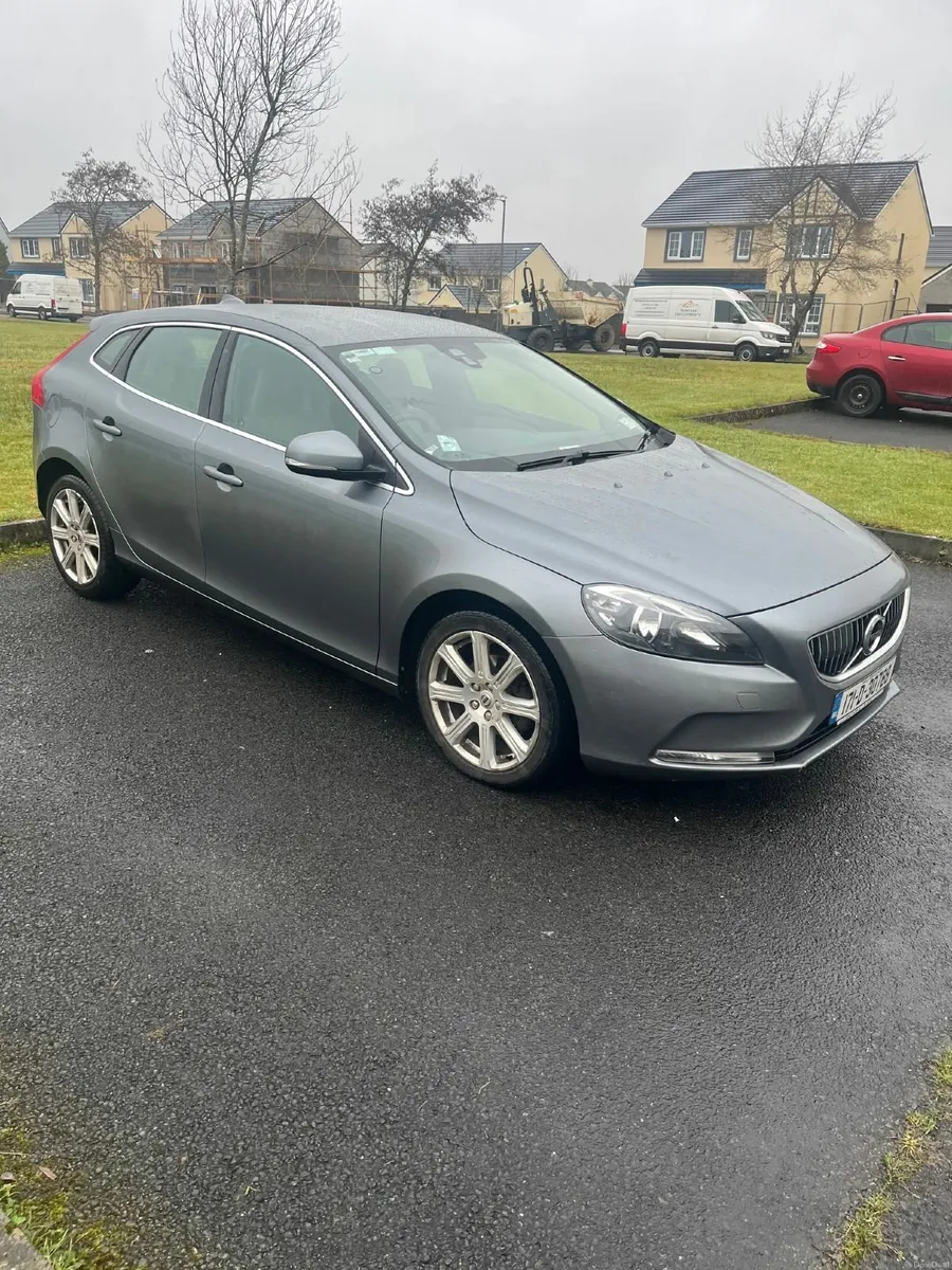 Volvo V40 2017 - Image 1