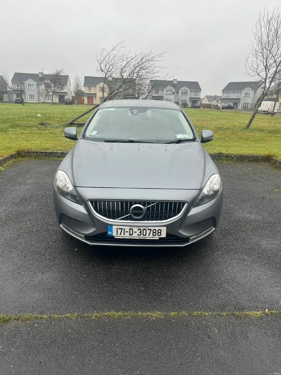 Volvo V40 2017 - Image 2