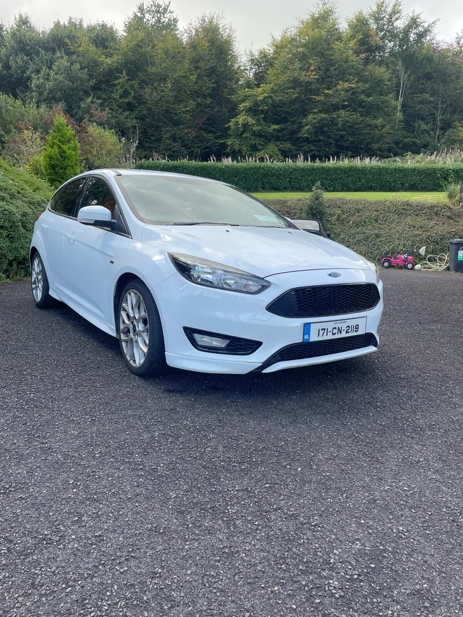 2017 Ford Focus ST Line - Image 2