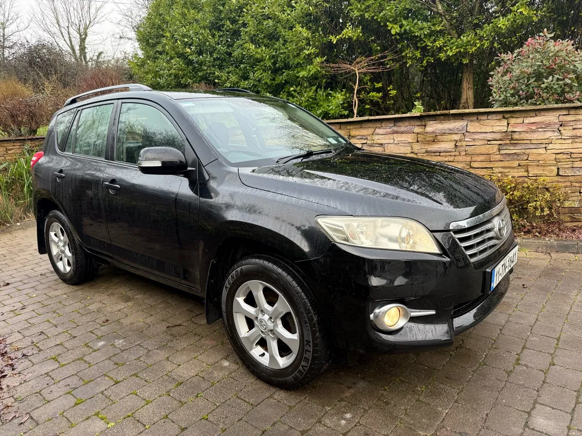 2011 Toyota Rav4 4 WHEEL DRIVE - Image 2