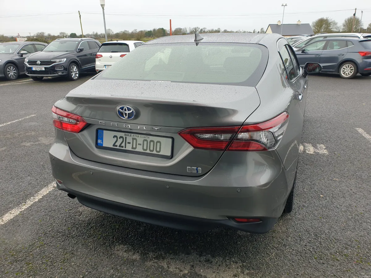 TOYOTA CAMRY 2.5 HYBRID**UPGRADED ALLOYS** - Image 5