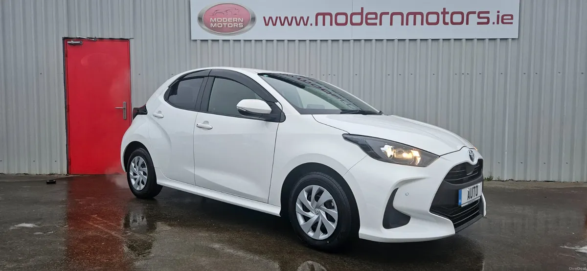 toyota yaris auto hybrid/petrol new model low kms - Image 1