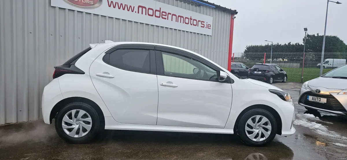 toyota yaris auto hybrid/petrol new model low kms - Image 4
