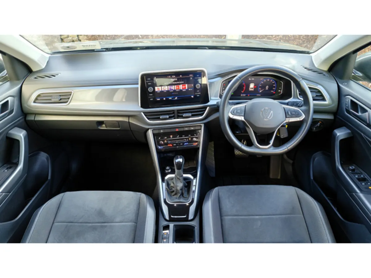 Volkswagen T-Roc Style 1.5 TSI 150 BHP D.S.G AUTO- - Image 2