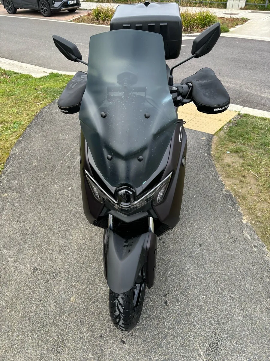 Nmax TechMax 2025 4500km plus accessories - Image 1