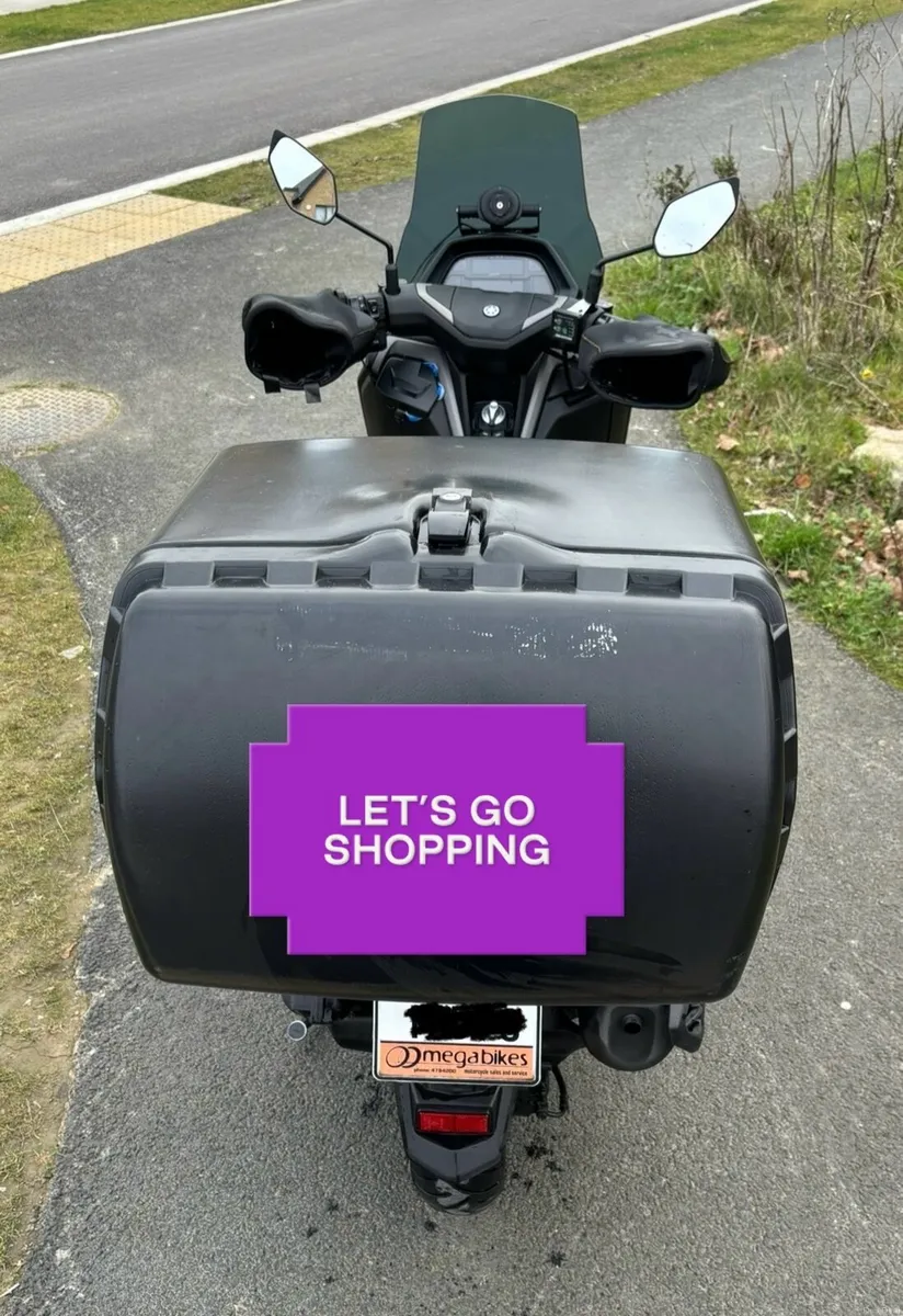 Nmax TechMax 2025 4500km plus accessories - Image 4