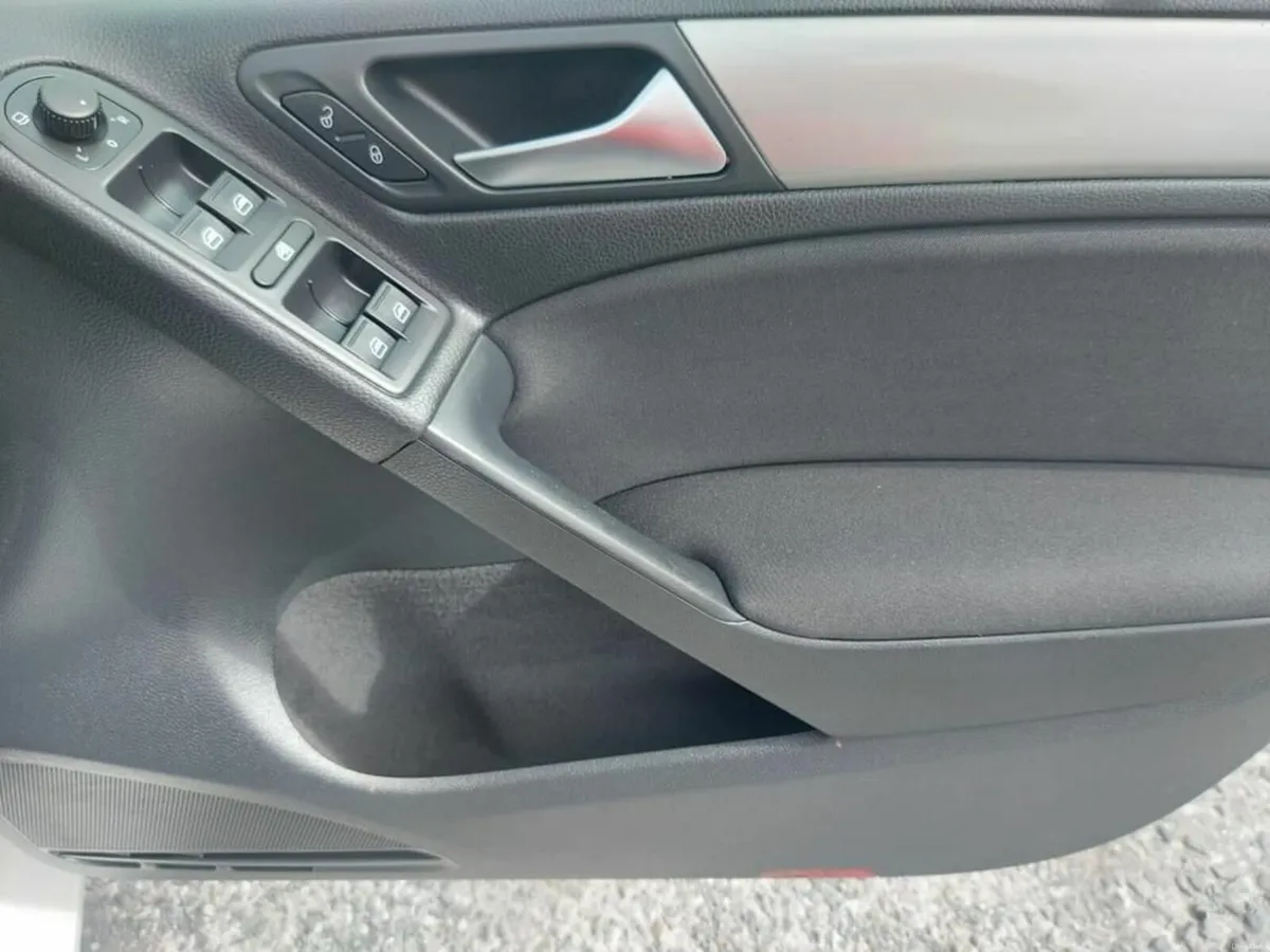 Volkswagen Golf 2012 Automatic - Image 4