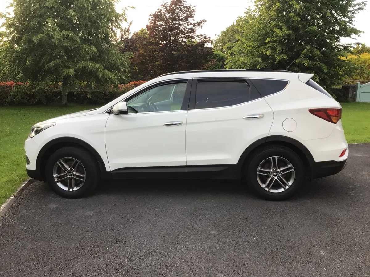 Hyundai Santa Fe 2017 - Image 3