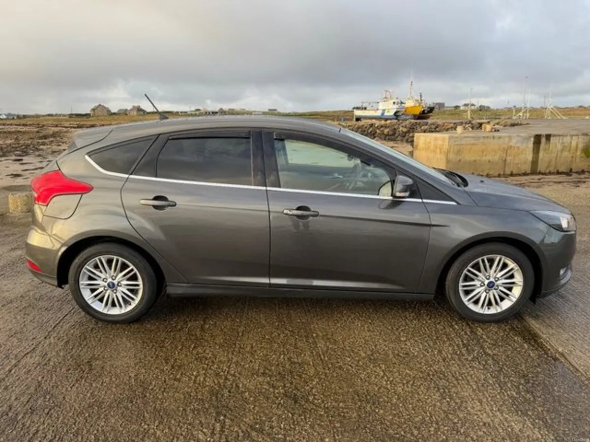 Ford Focus Zetec Edition 120PS 5DR - Image 2