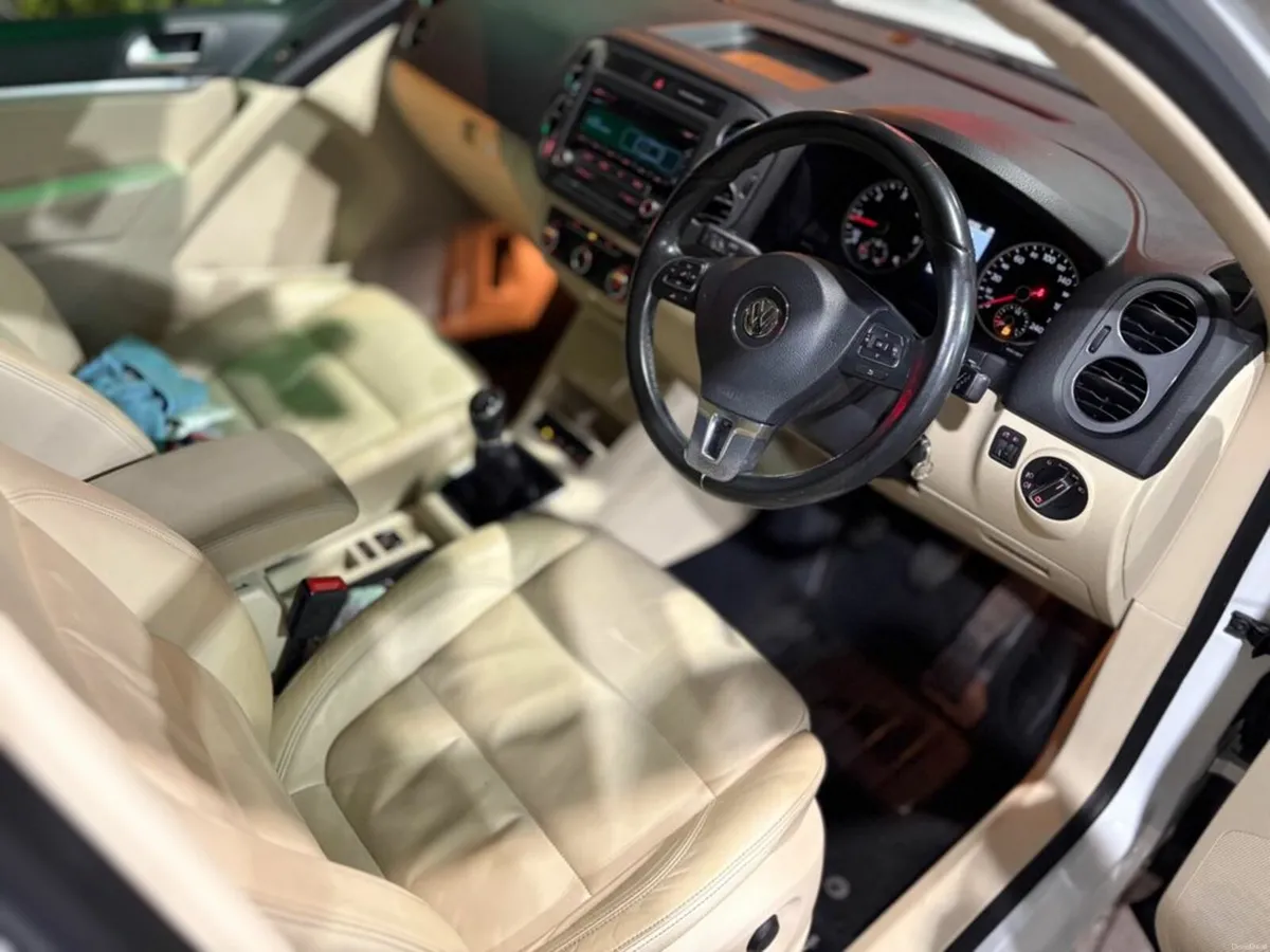 Volkswagen Tiguan 2.0 TDI 140 Sport - Beige Leathe - Image 2