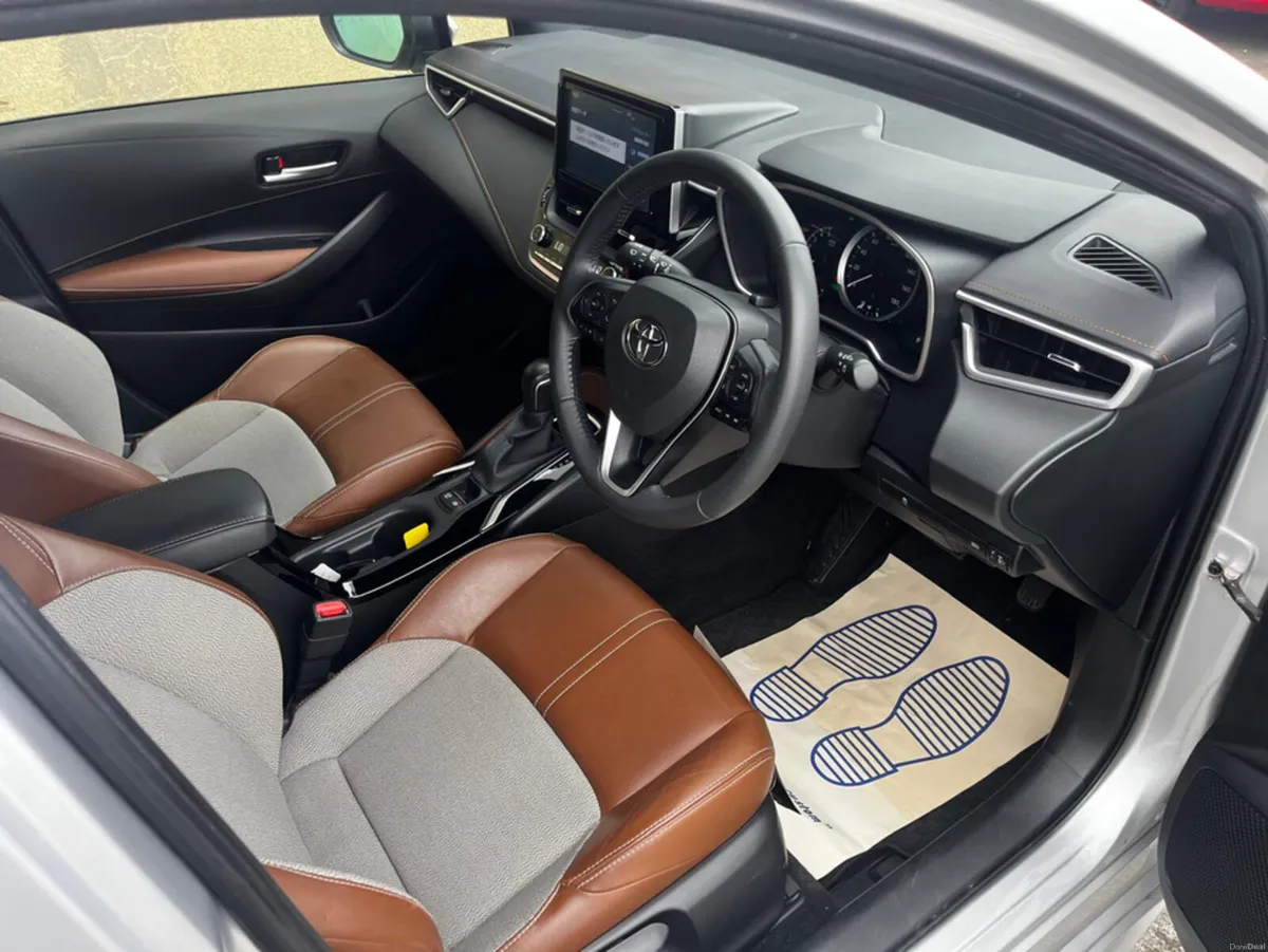 Toyota Corolla SPORT AUTOMATIC SELF CHARGING HYBRI - Image 4