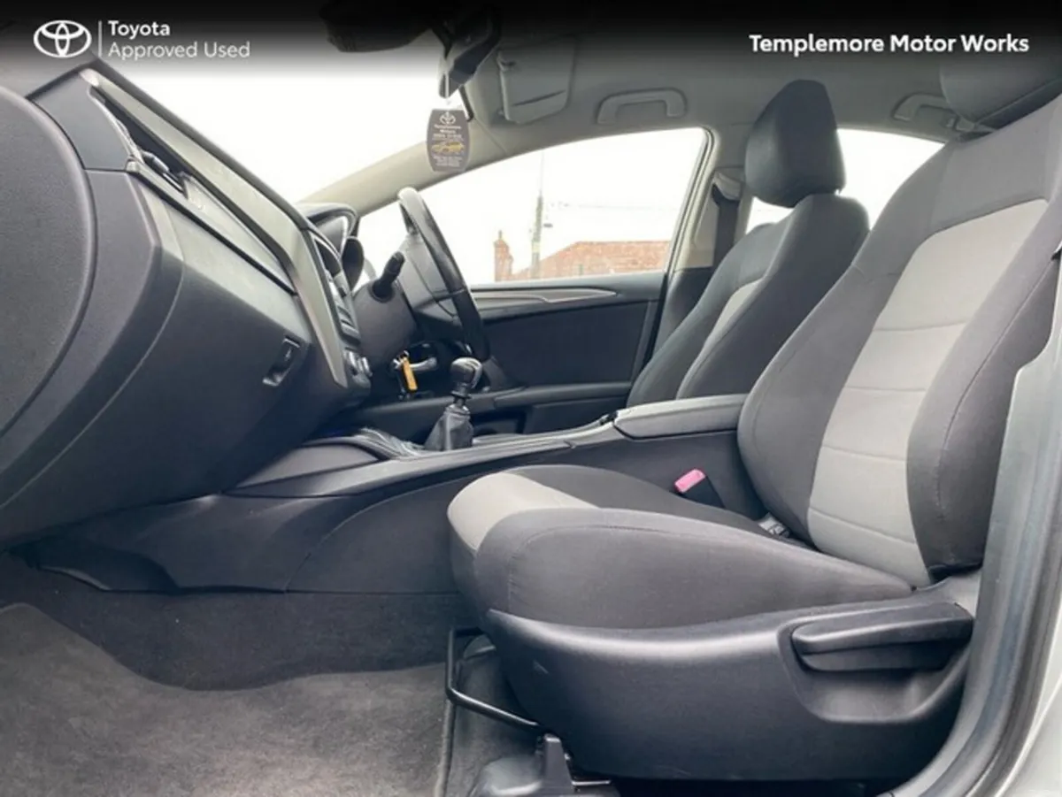 Toyota Avensis AVENSIS 1.6D AURA SAL - Image 6