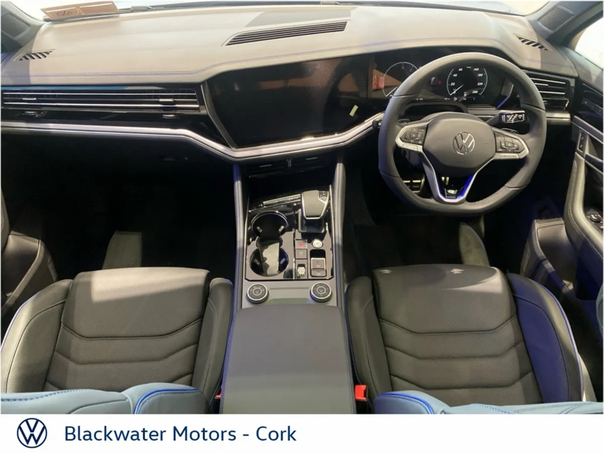 Volkswagen Touareg R 3.0 TFSI PHEV 462BHP IN MATTE - Image 3
