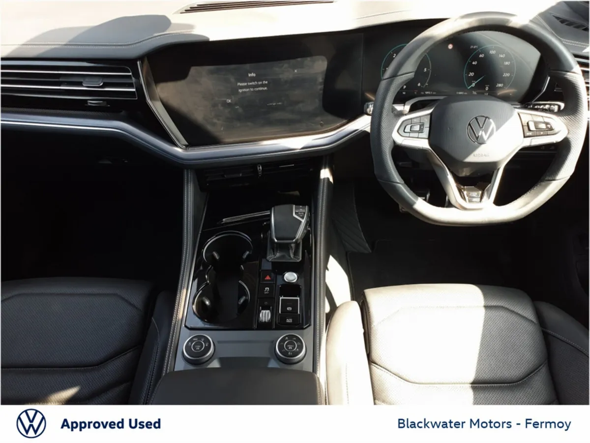 Volkswagen Touareg 3.0TDI 231BHP R-LINE 4-MOTION A - Image 3