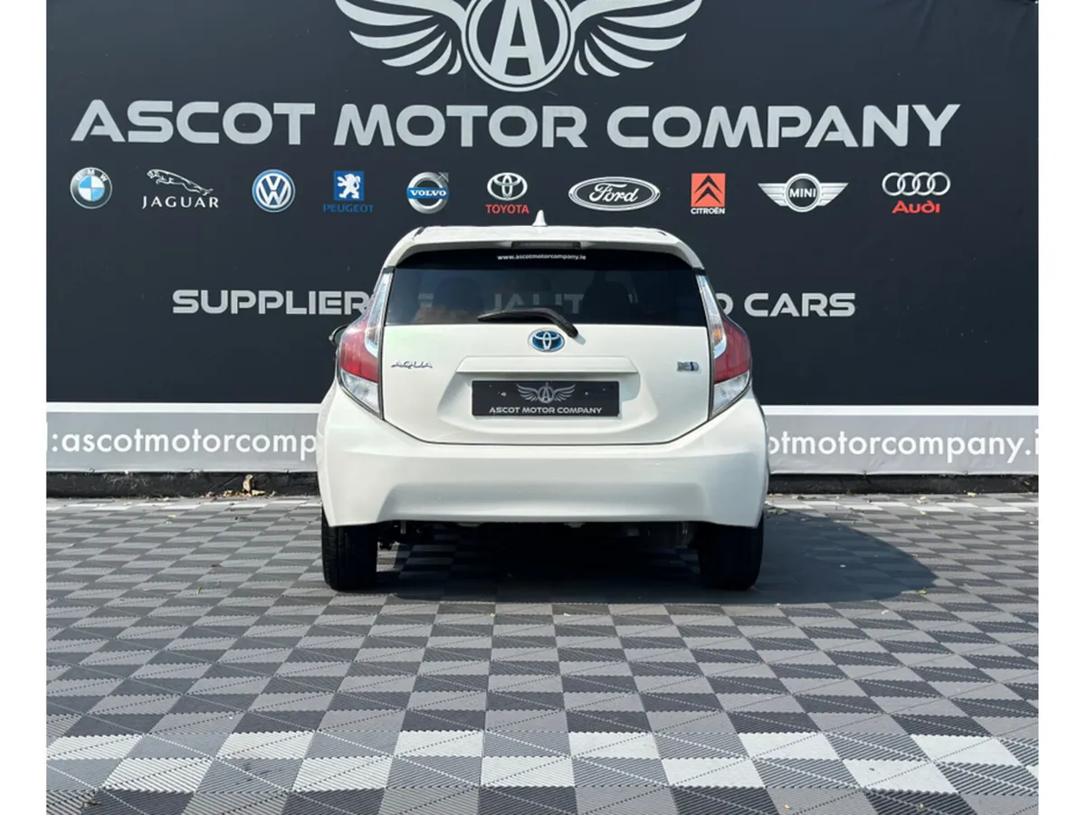 Toyota Aqua Auto - Image 6