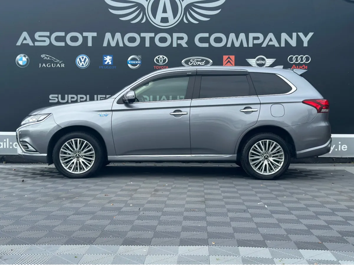 Mitsubishi Outlander 4x4 auto - Image 6