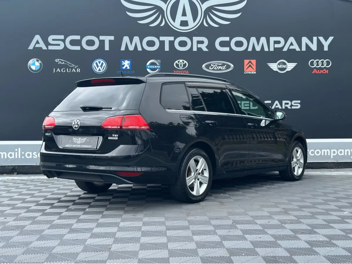 Volkswagen Golf Estate - Image 2