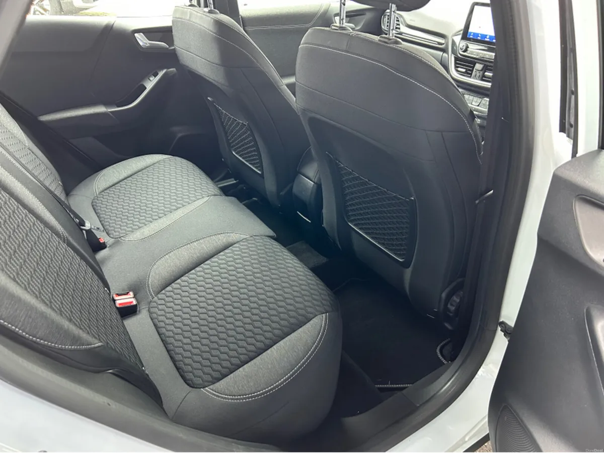 Ford Puma TITANIUM 5DR 1.0T 125 MHEV M6 FWD - Image 4