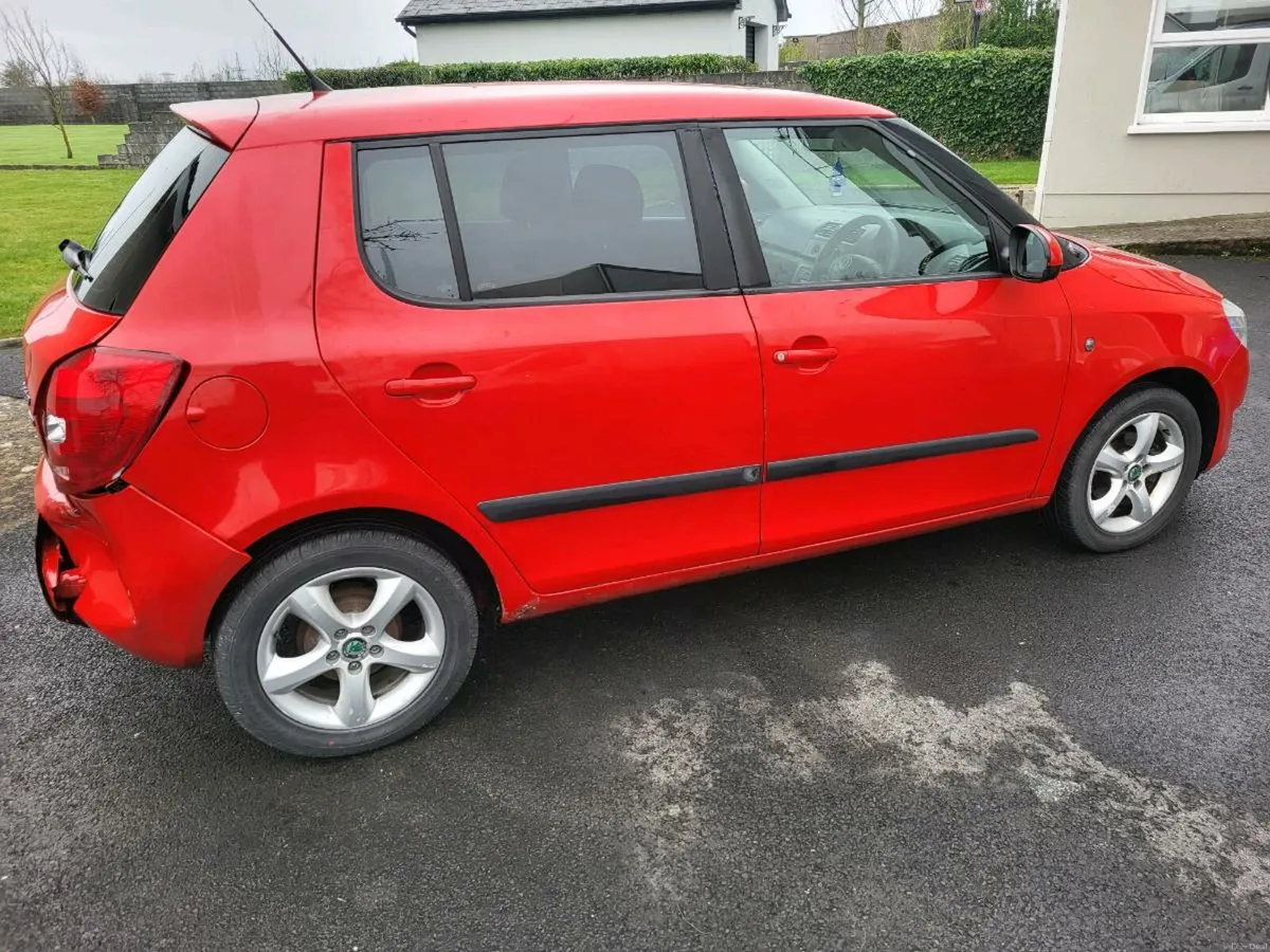 2011 Skoda Fabia Ambiente 1.2 60HP (Damaged) - Image 4