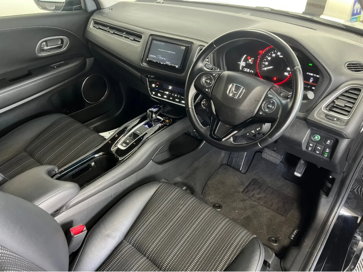 Honda Vezel HONDA VEZEL HYBRID HEATED SEATS*DRIVE - Image 6