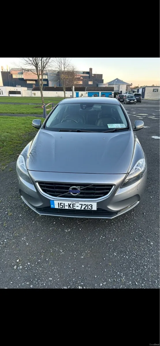 Volvo V40 2.0 D2 SE Lux NAV - full service history - Image 1