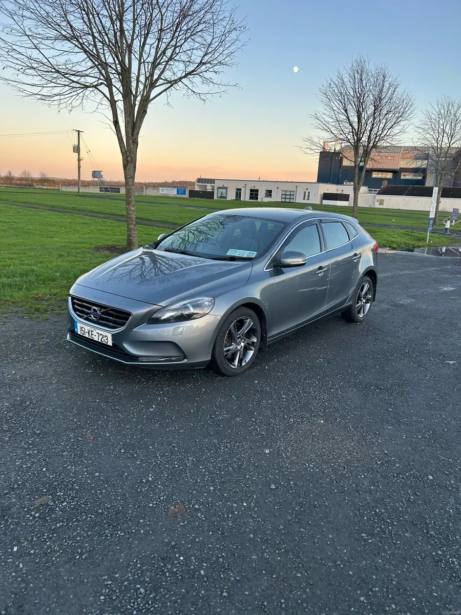 Volvo V40 2.0 D2 SE Lux NAV - full service history - Image 4