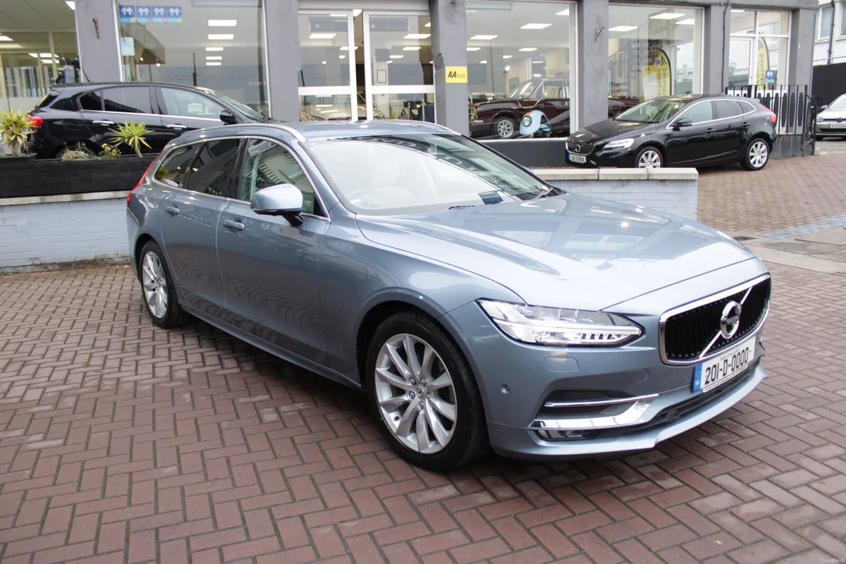 2.0D4 MOMENTUM 5DR ESTATE AUTOMATIC // STUNNING CA - Image 1