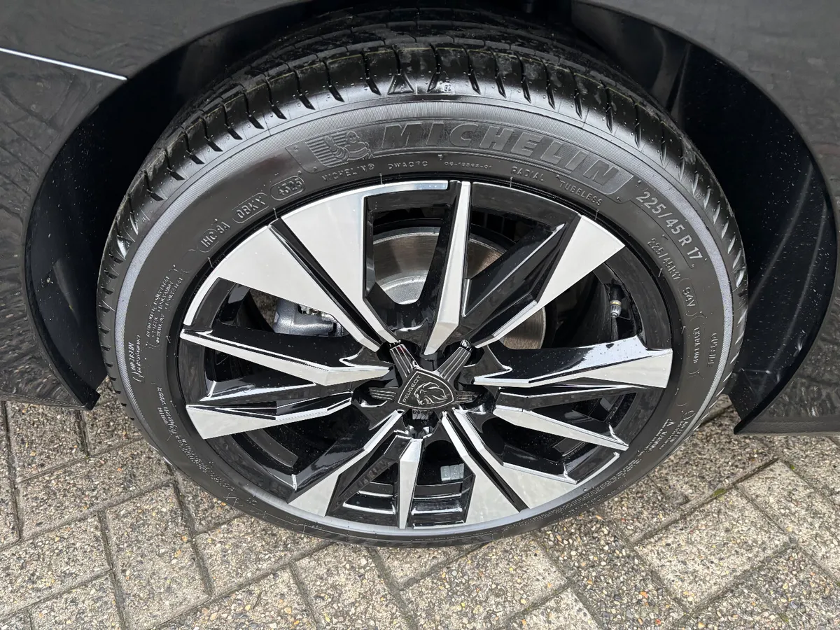 2026 Peugeot 308 SW Allure Hybrid - Image 4