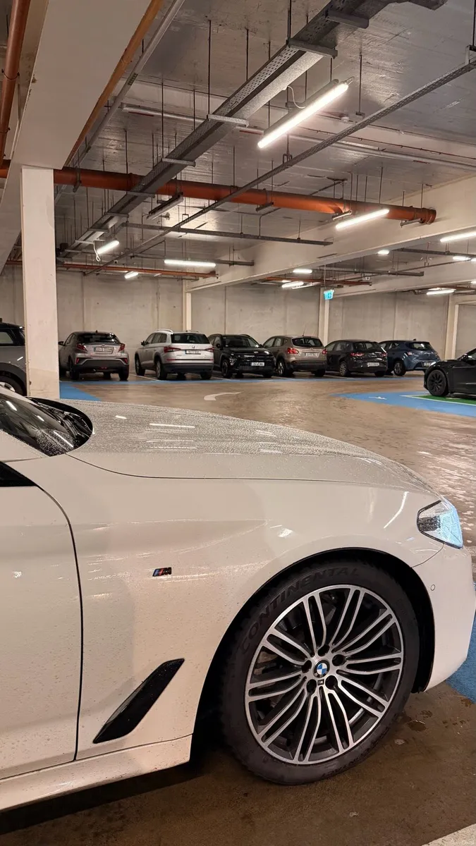 BMW 5 Series 523D M Sport HIGH SPEC LOW KMS - Image 3