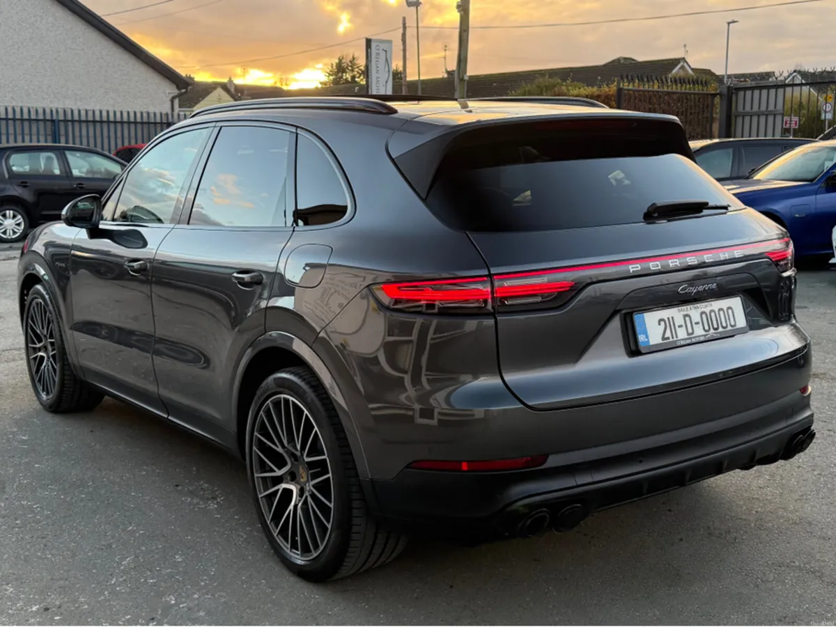 Porsche Cayenne 3.0 V6 E-HYBRID  462 BHP TIPTRONIC - Image 6
