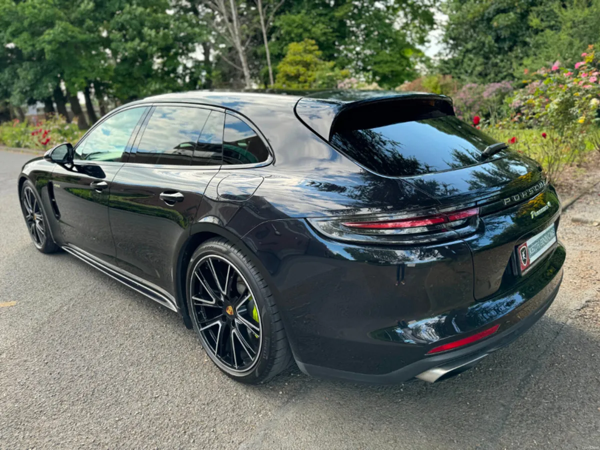 Porsche Panamera SPT Turismo E HYB - Image 3