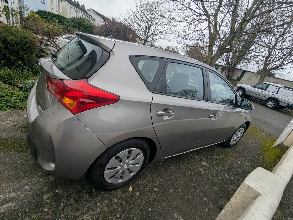Toyota Auris 2014, Diesel, 189,000km - Image 3