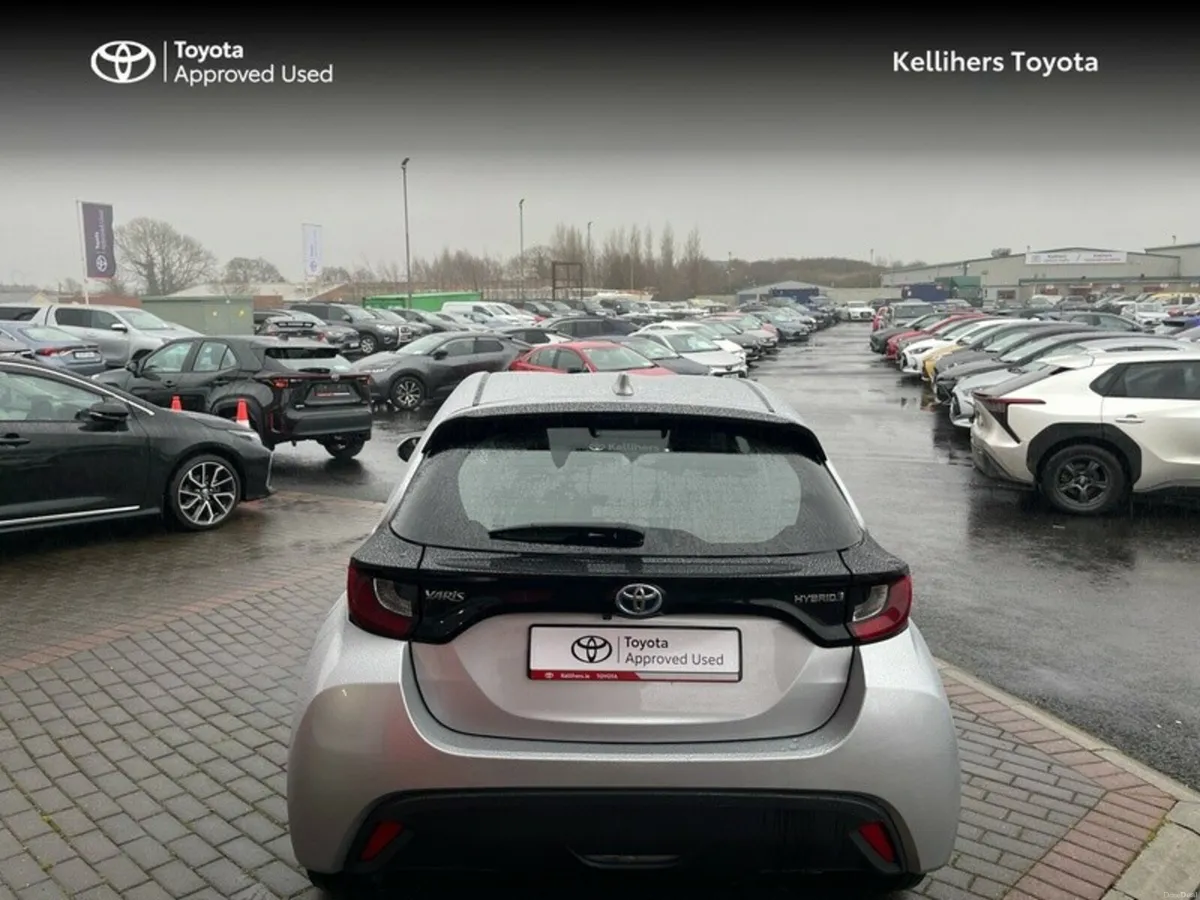 Toyota Yaris YARIS 1.5 HYBRID LUNA - Image 4