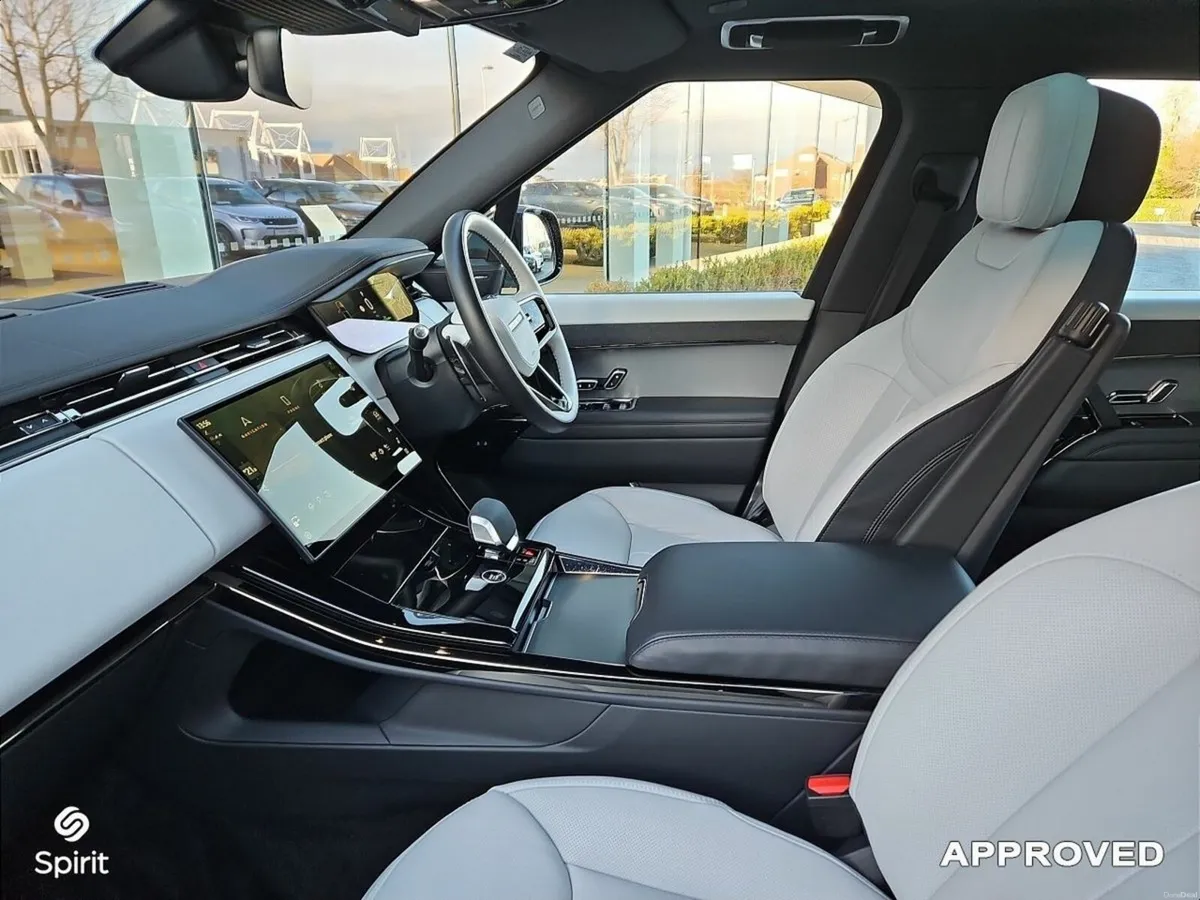 Land Rover Range Rover Sport  3.0 I6 PHEV Dynamic - Image 3