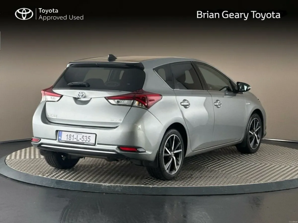 Toyota Auris HYBRID LUNA SPORT - Image 2