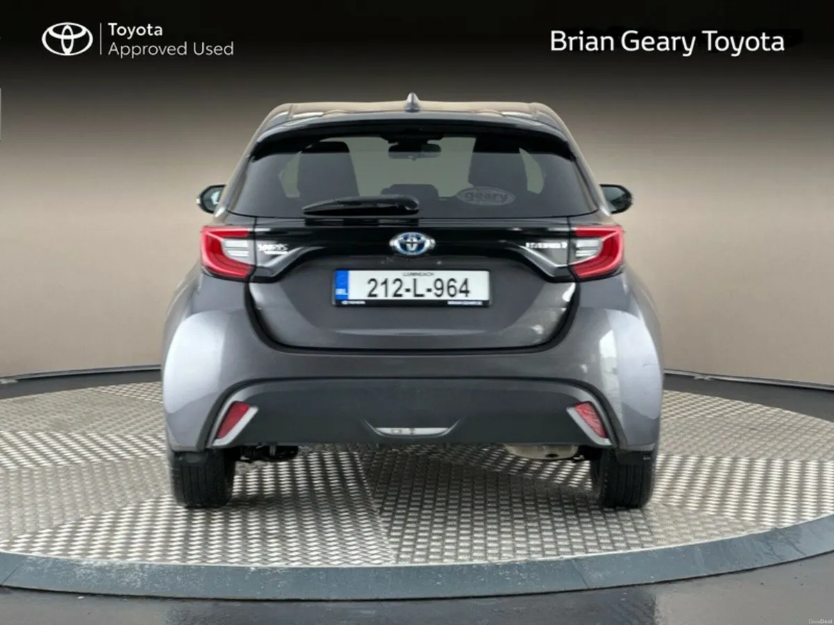 Toyota Yaris LunaSport Hybrid - Image 4