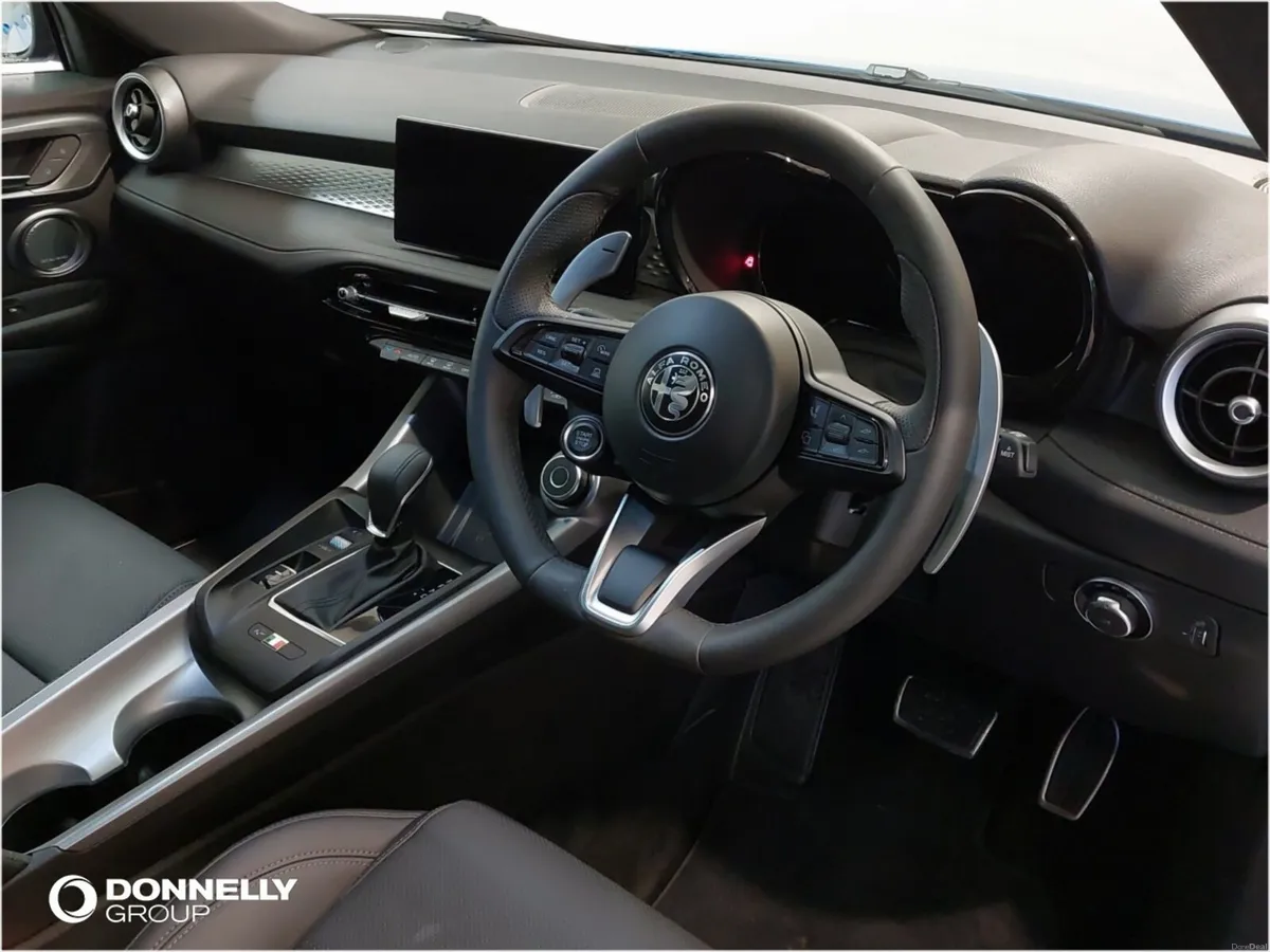 Alfa Romeo Tonale Hatchback Veloce - Image 4